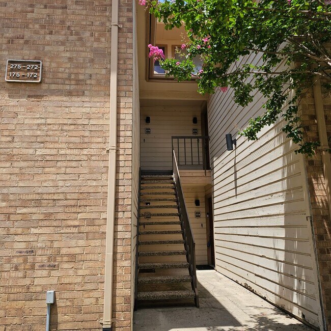 Foto del edificio - DESIRABLE ADDISON