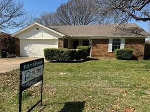 Building Photo - 7705 Red Oak St