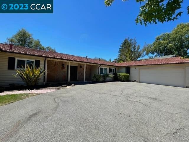 Primary Photo - 16 Carisbrook Dr