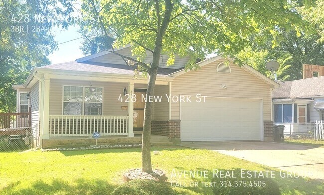 Building Photo - Just Listed! - 428 New York St - 3bed2.5bath