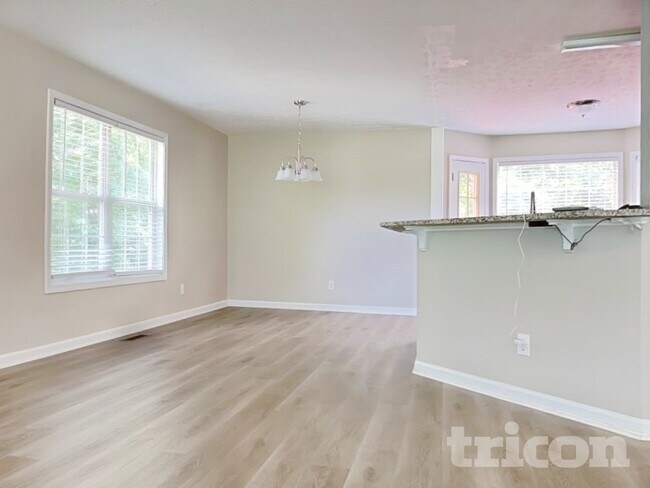 Foto del edificio - 2114 Lindley Ln