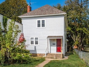 Building Photo - 878 1/2 Sullivant Ave