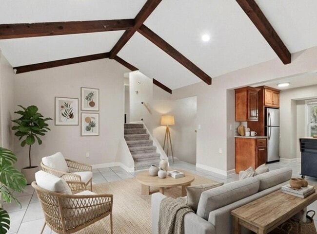 Building Photo - 302 SE Flagstone Dr