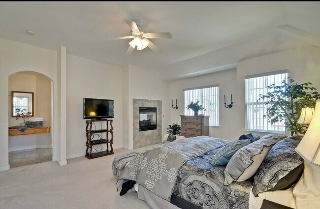 Foto del edificio - 529 Middlebury Dr