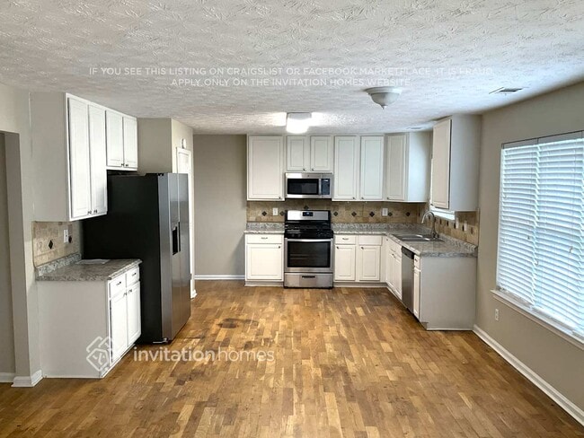 Building Photo - 1418 Fall River Dr