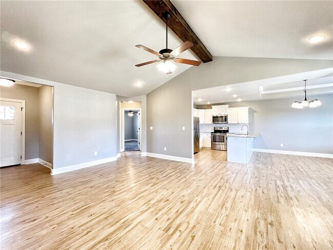 Foto del edificio - 710 Captain Hopkins St