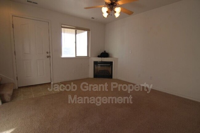 Foto del edificio - 1648 N Stevens Dr