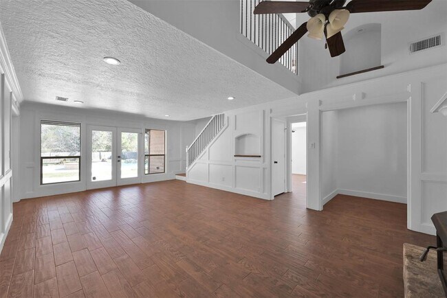 Building Photo - 12114 Hawthorne Dr