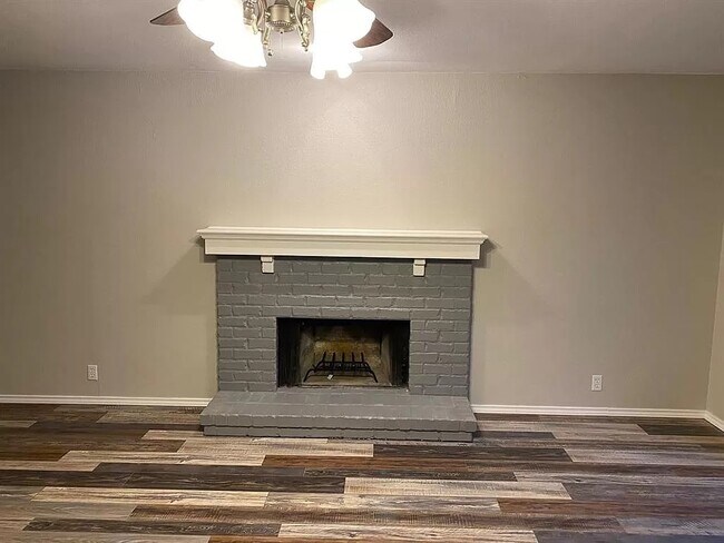Sala de estar - 575 Cherry Ln