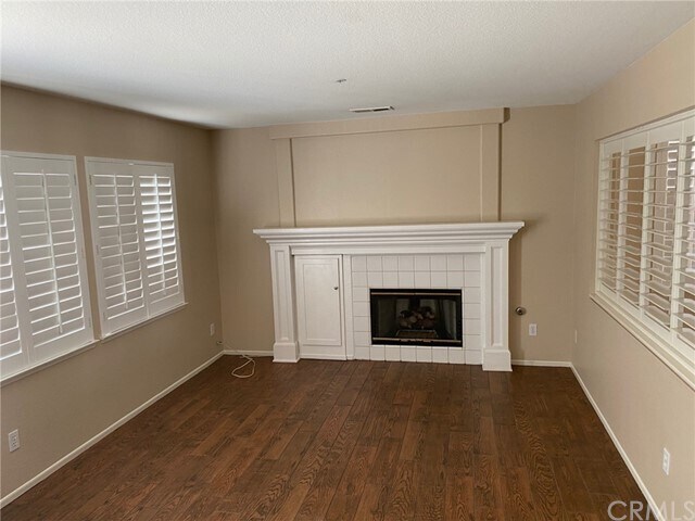 Building Photo - 572 E Stephanie Dr