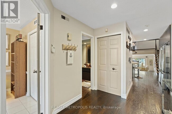 Building Photo - 1500 Venetian Blvd