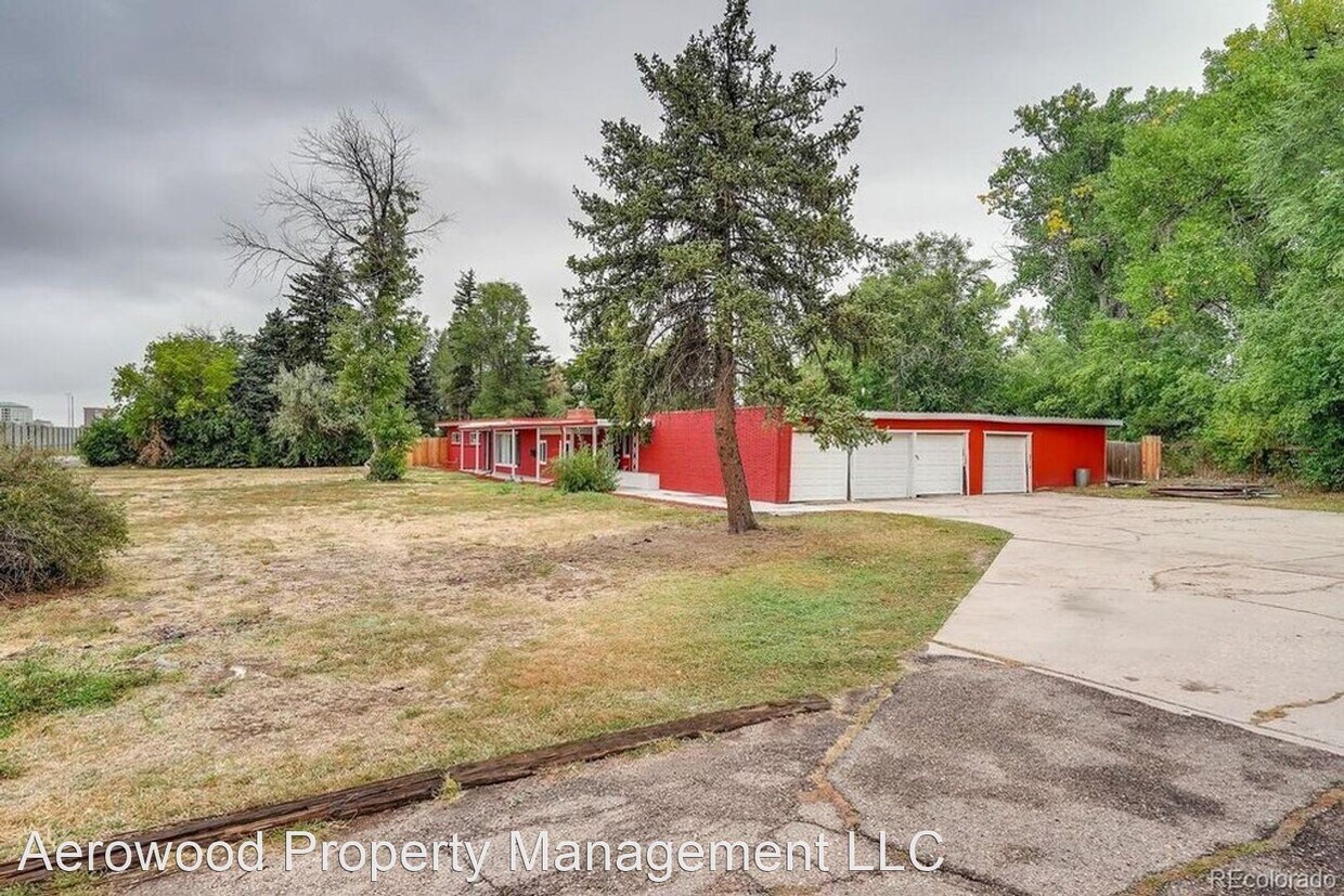 Foto principal - 7 br, 3 bath House - 2500 S Valley Hwy