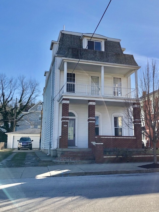 Primary Photo - 814 6th Ave
