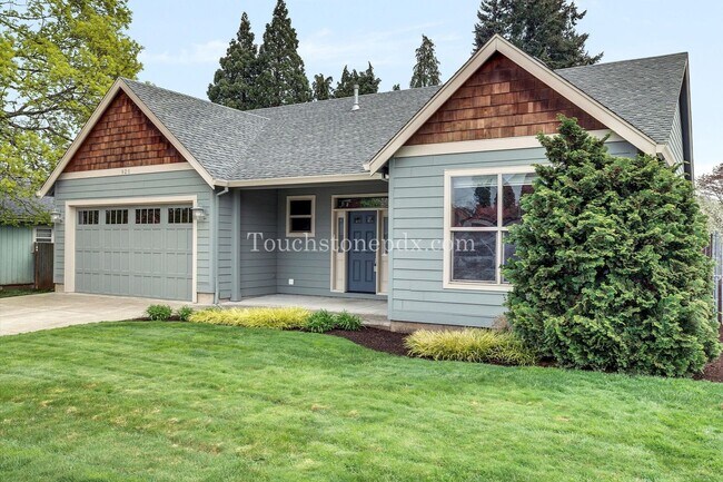Foto del edificio - Spacious 3-bedroom Home in Downtown Canby