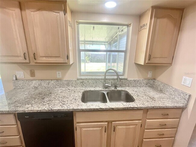Foto del edificio - 2239 Tulip Tree Ln