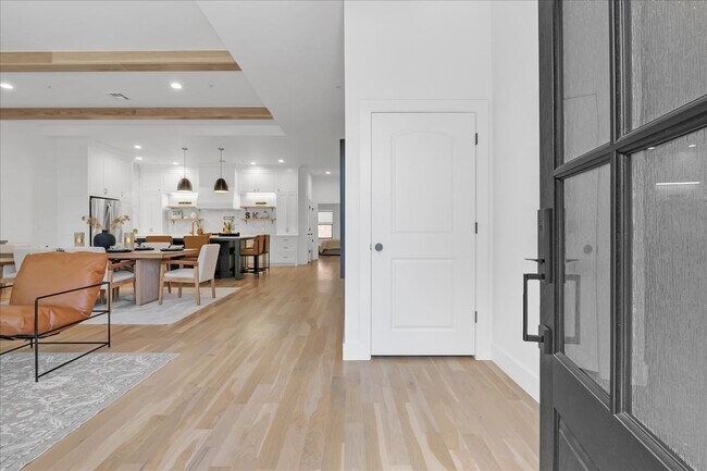 Foto del edificio - 1049 E 8th St