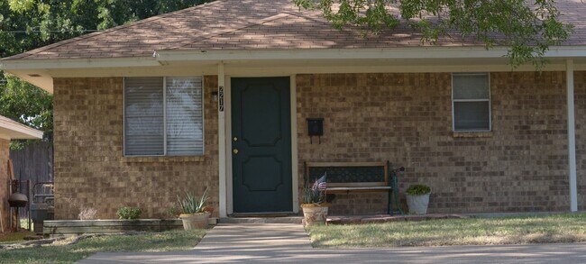 Photo - 2225 Lavern St Townhome