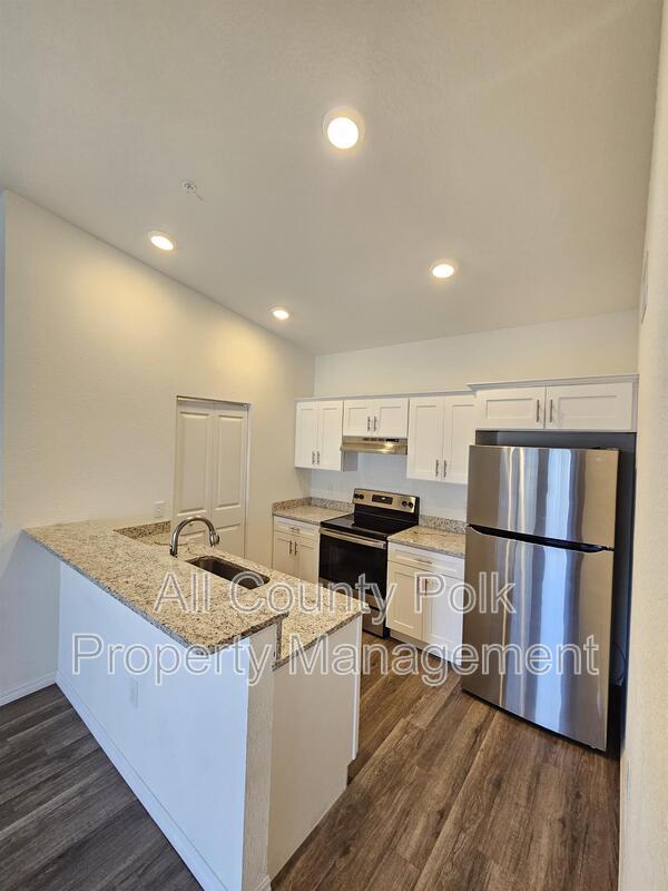 Building Photo - 915 Ariana St