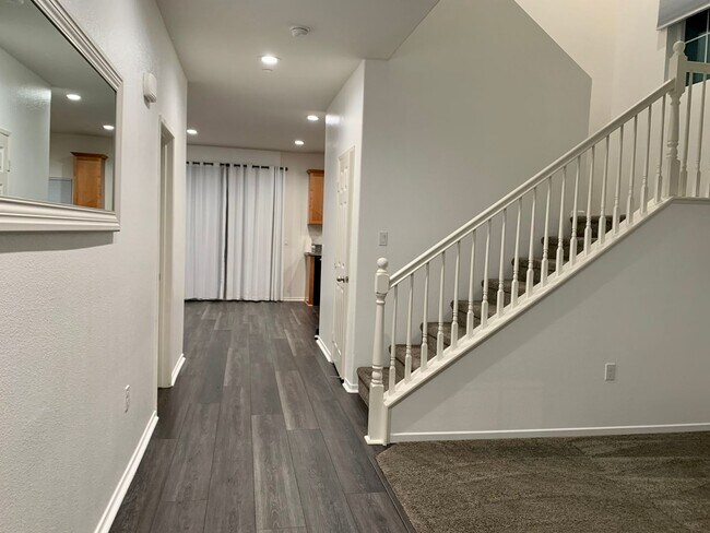Building Photo - 4 Bedroom Home in Imperial