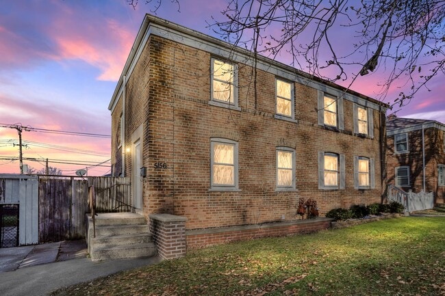 Building Photo - 5156 W 63rd Pl