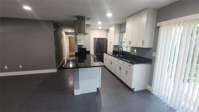 Building Photo - 55 Deltona Blvd