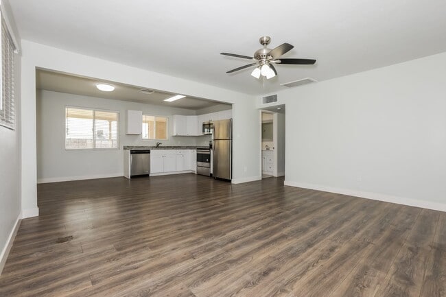 Foto del edificio - 1439 E Nielson Ave