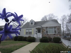 Building Photo - 16 Church St