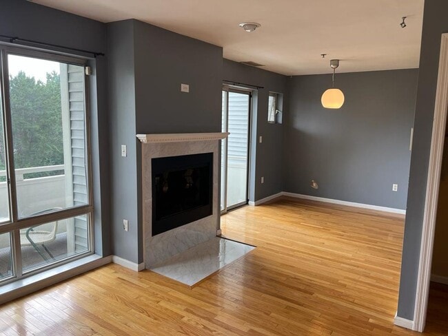 Building Photo - NOW AVAILABLE FOR RENTAL!!! A condominium-...