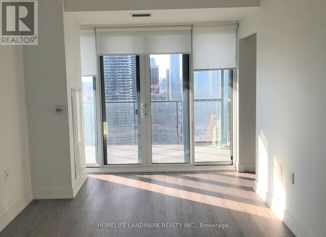Photo du bâtiment - 7-3807 Grenville St