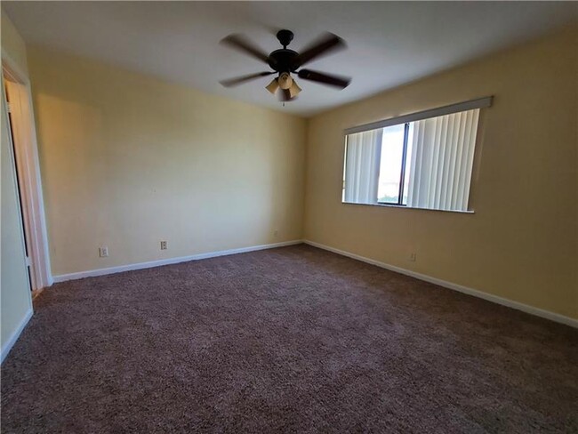 Building Photo - 3175 Coral Ridge Dr
