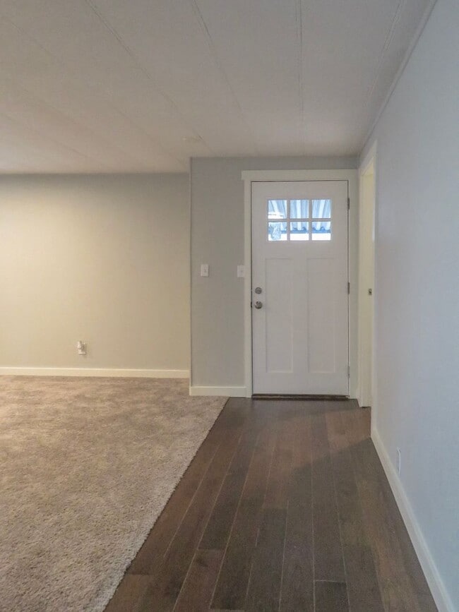 Building Photo - Century Meadows Home Available Now- Aurora