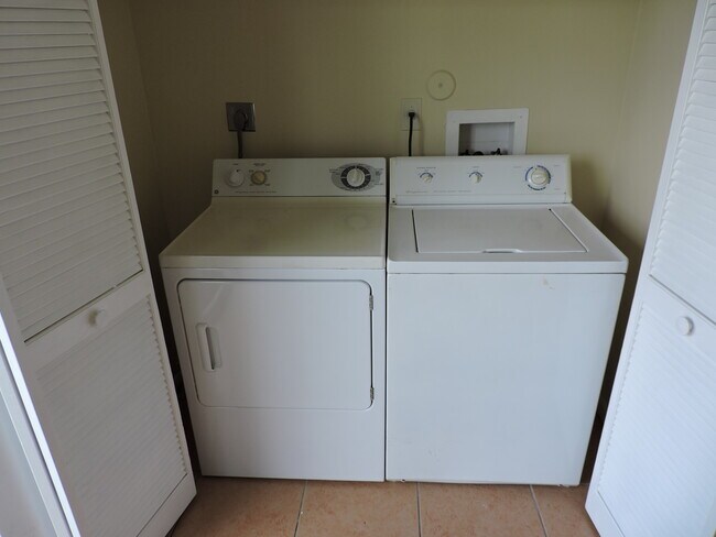 Foto del edificio - 6239 Riverwalk Ln