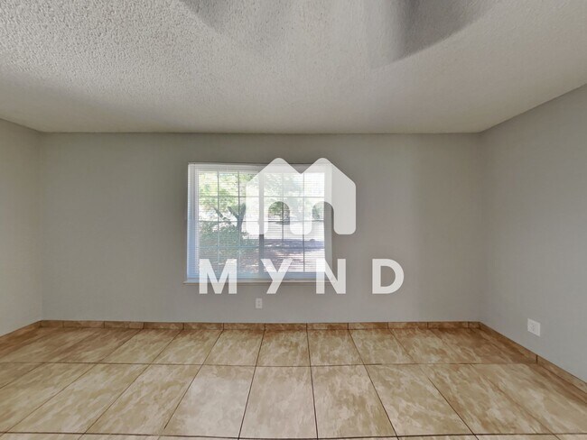 Building Photo - 320 Palo Verde Dr