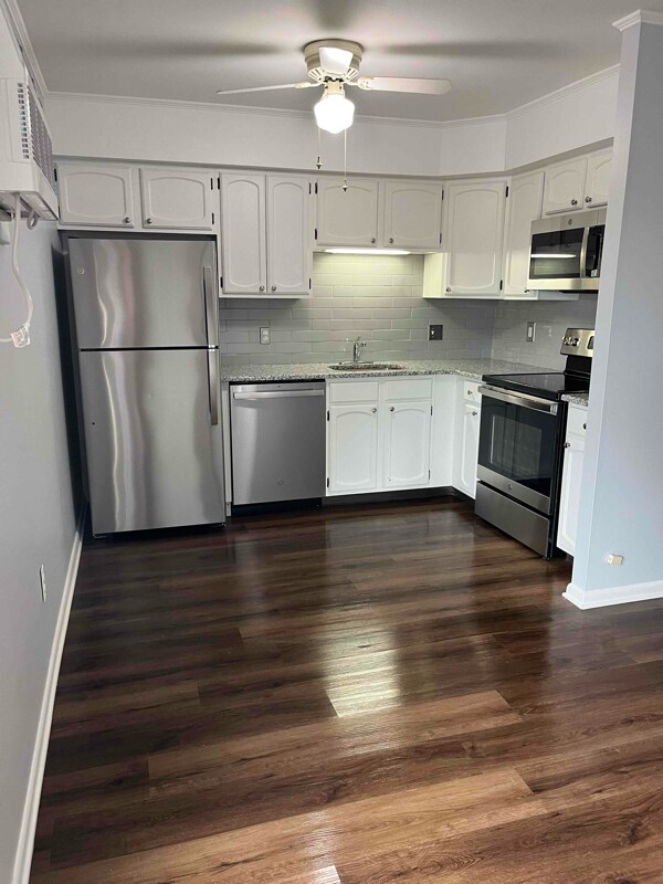 Building Photo - 131 Dutton St