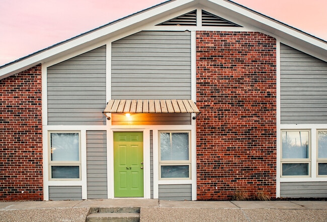 Building Photo - Welcome to Urban Studio 43 – Comfort, Convenience & Contemporary living in South Kansas City