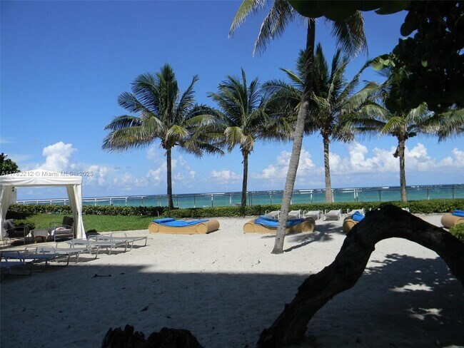 Foto del edificio - 3001 S Ocean Dr