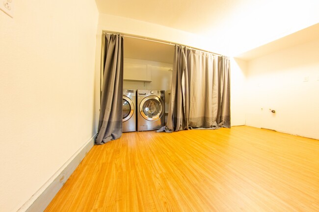 Building Photo - 1 Bedroom 2 Bathroom Accessory Dwelling Un...