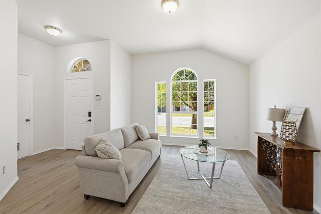 Foto del edificio - 121 Kings Way Dr