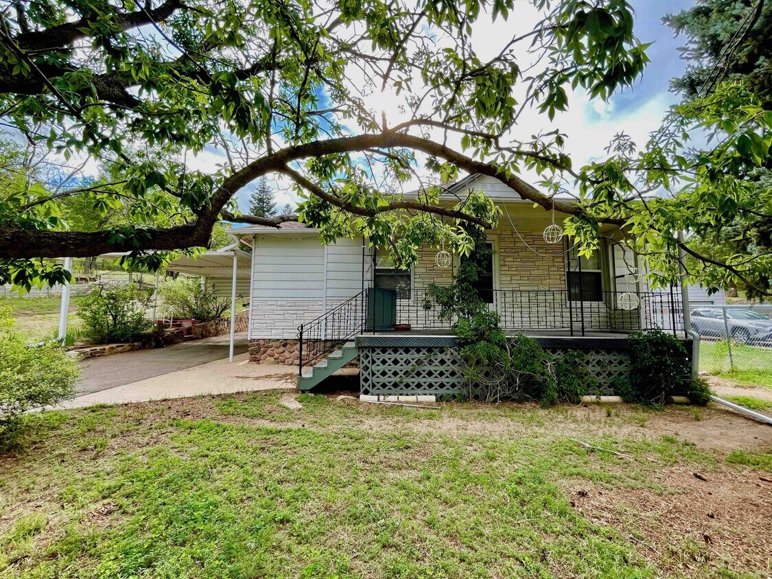 1318 N Chestnut St, Colorado Springs, CO 80905 House for Rent in