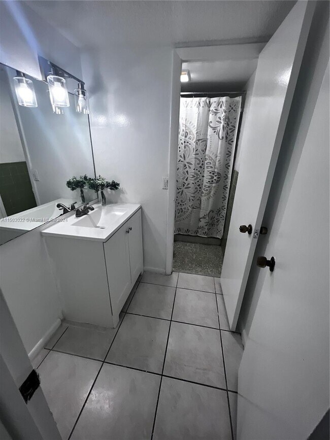 Foto del edificio - 5050 NW 7th St