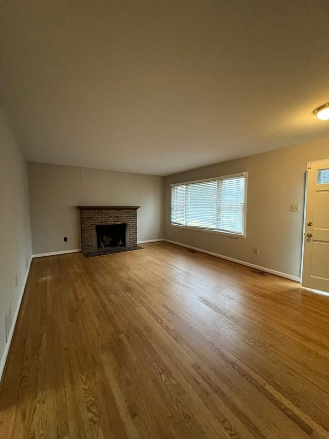 Photo - SWEET RAISED RAMBLER IN QUITE NEIGHBORHOOD House
