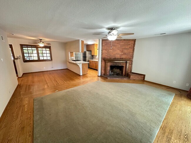 Foto del edificio - 4 Bed 2 Bath Single Family Home In Alamo