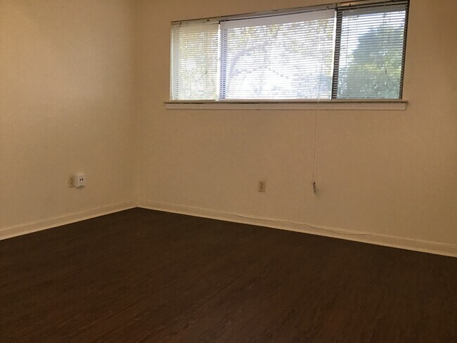 Foto del edificio - Beautiful 3 Bedroom Apartment. Great place at an affordable price.