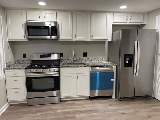 Cocina (1/3) - 1900 Dutch Village Dr