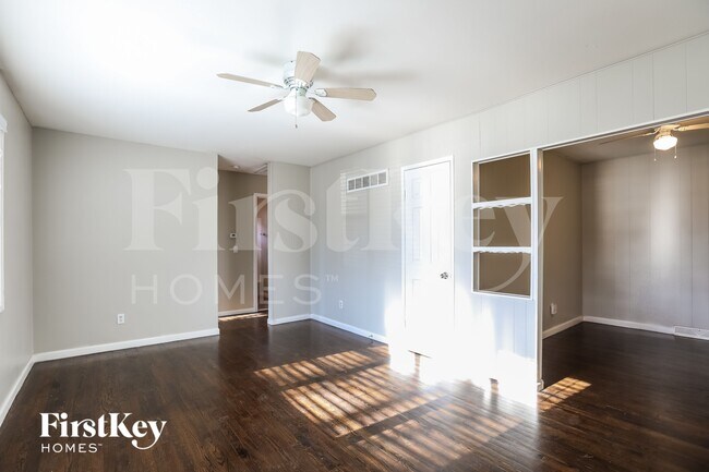 Foto del edificio - 5128 N Palmer Ave