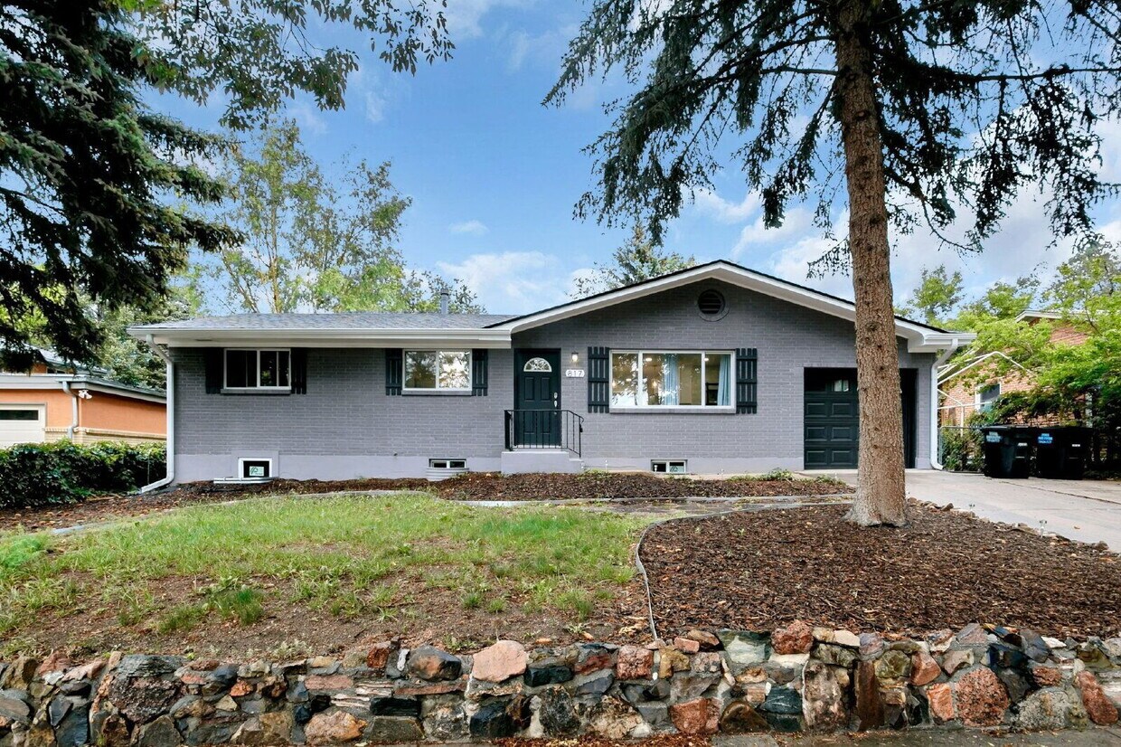 Foto principal - 817 Westmoor Dr