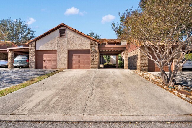 Building Photo - Townhome for Rent near 281 & Brookhollow