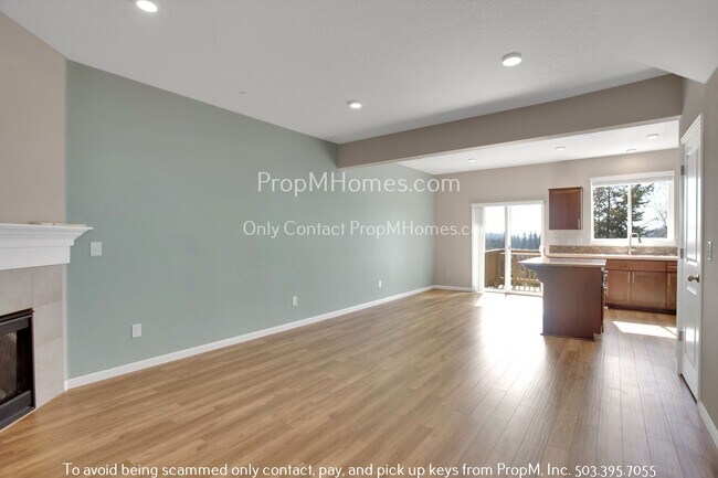 Building Photo - 3 Bedroom Townhome in Happy Valley w/ Amaz...
