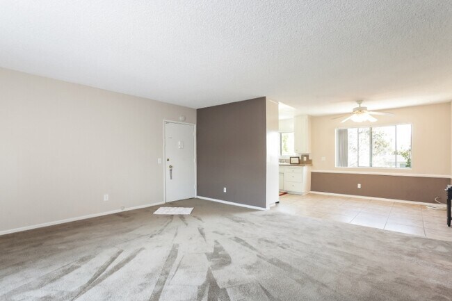 Building Photo - 634 W Sierra Madre Blvd