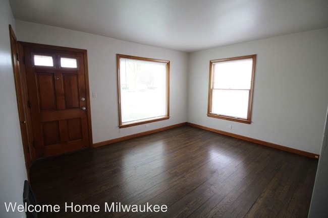 Building Photo - 3 br, 1 bath House - 9515 W Lisbon Ave